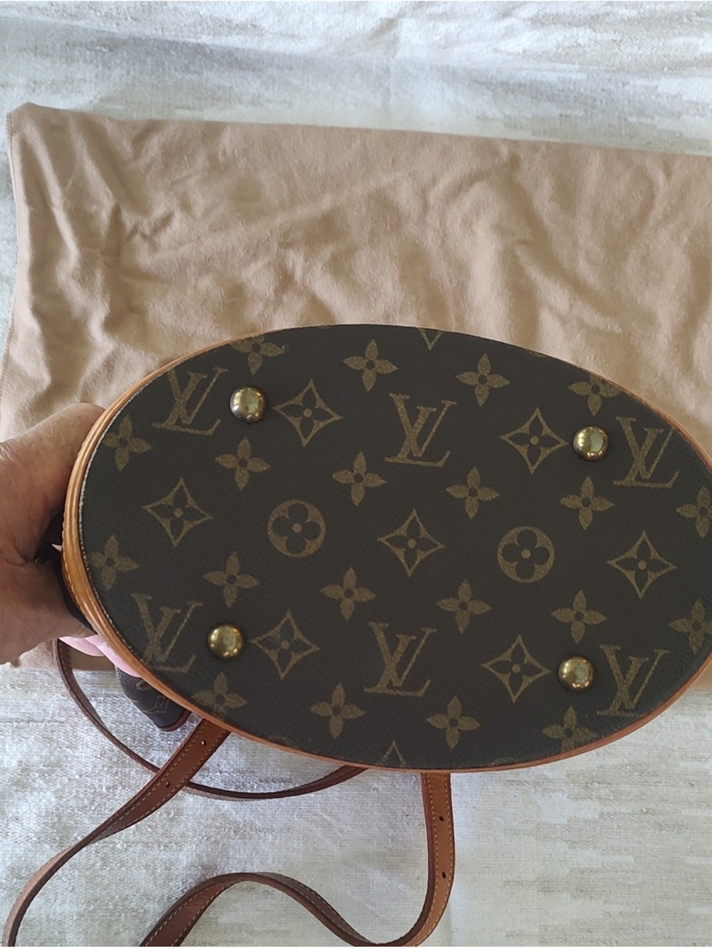 Classic Louis Vuitton Monogram Petit Bucket Bag - Picture 5 of 11